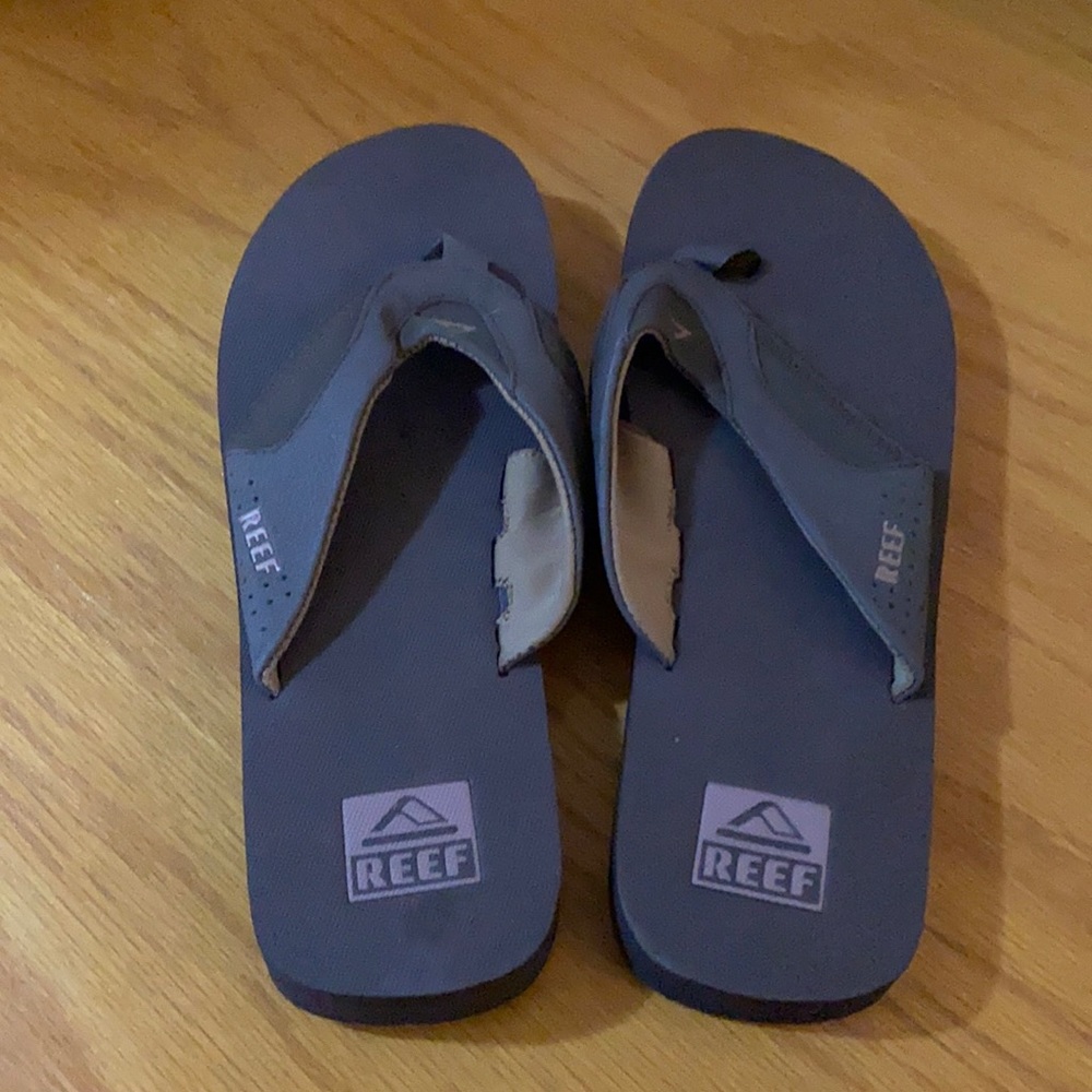 Dark brown Reef sandals